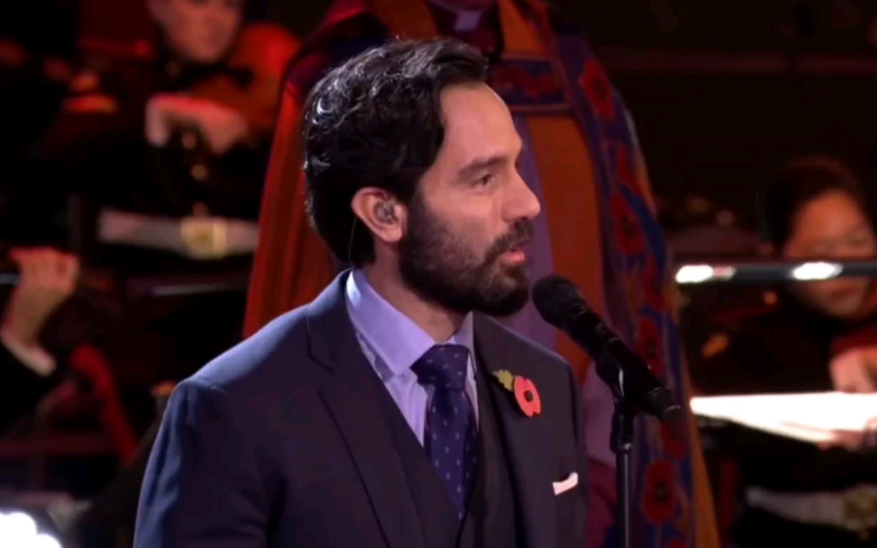 中东裔音乐剧演员ramin演唱英国第二国歌ivowtotheemycountry02英文