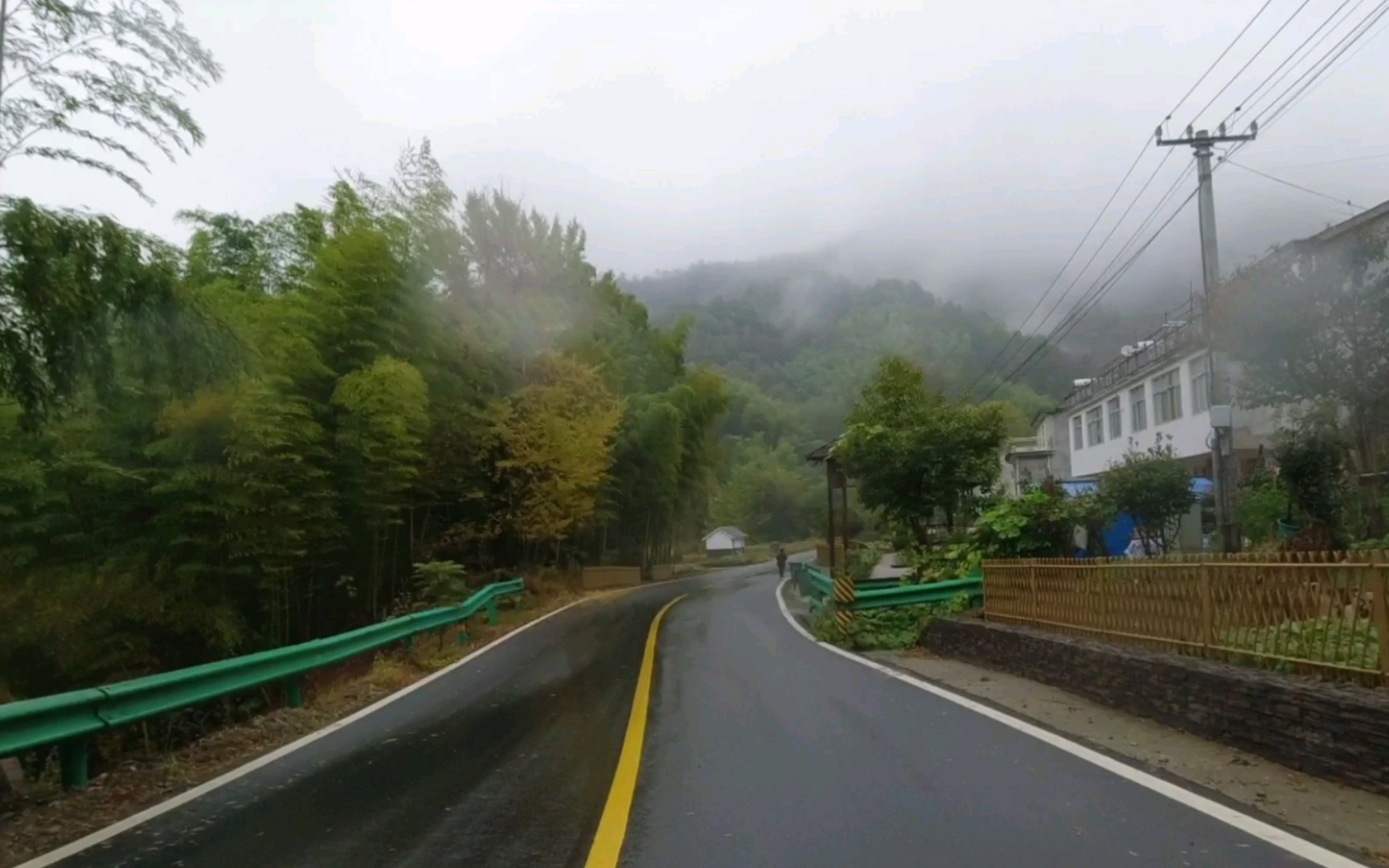 [图]烟雨濛濛，山路弯弯。