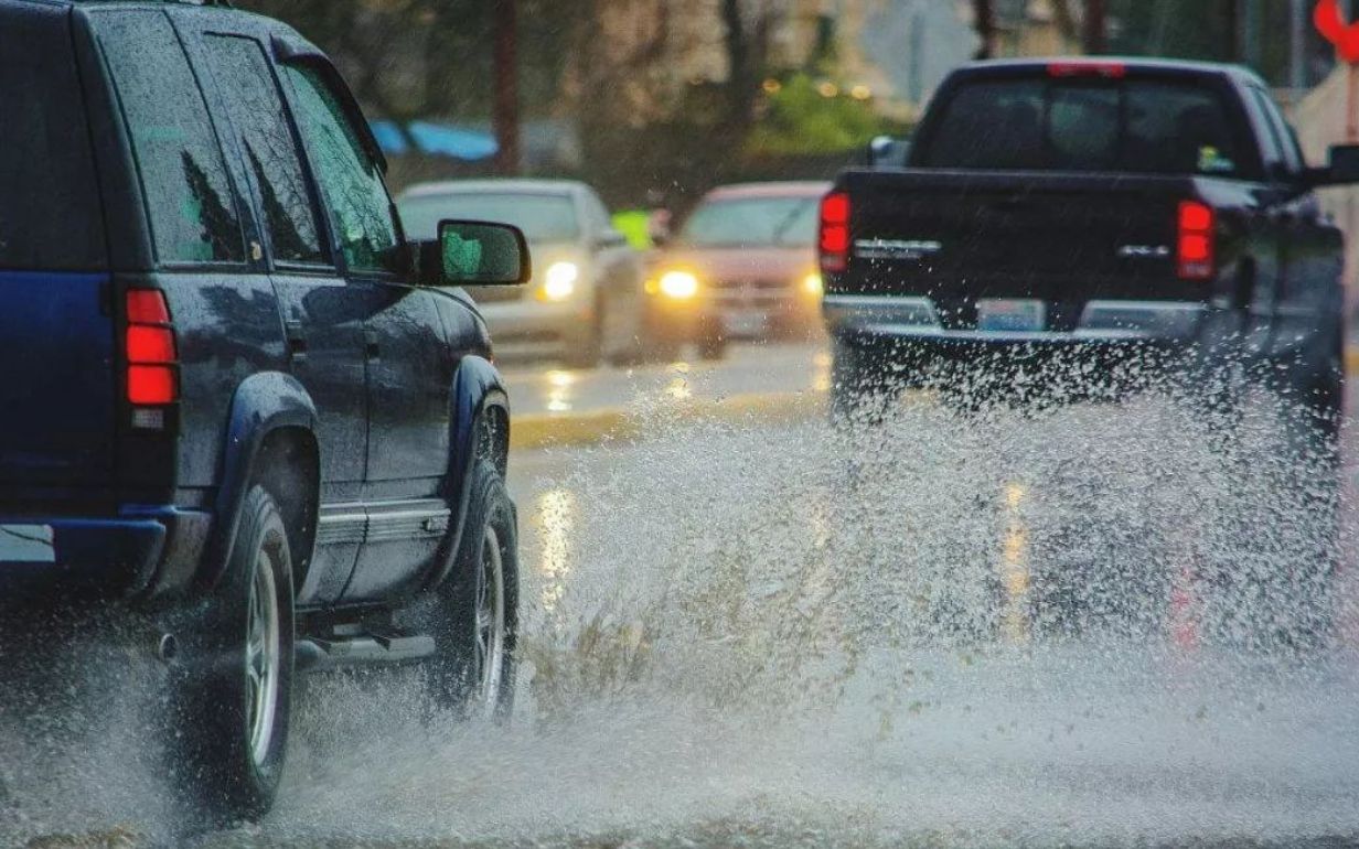 雨天驾车安全出行提示 也许对她有用