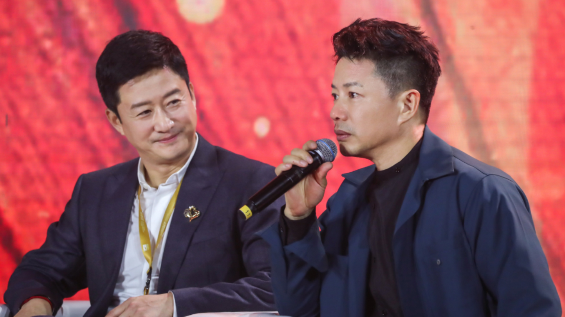 金鸡奖开幕高光时刻丨杜江周冬雨点亮金鸡,吴京段奕宏同框聊电影