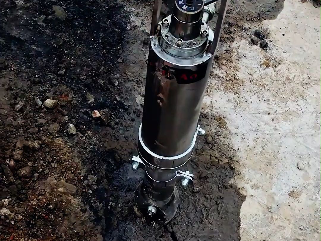 该设备手持式液压劈裂机,又称:岩石分裂机,石头越硬,破石效率越高