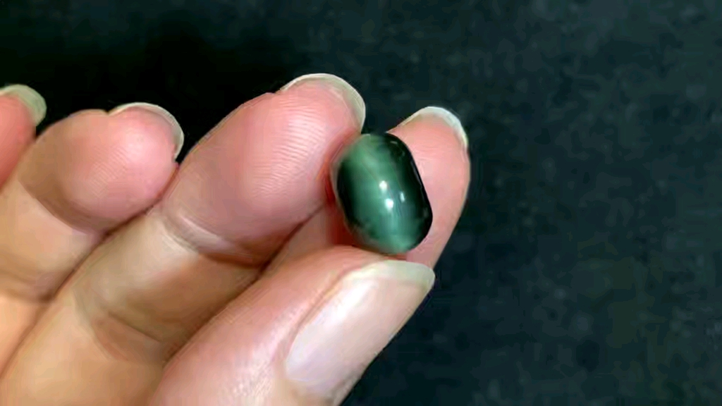 和田玉碧玉 老俄碧 黑猫 转运珠 猫眼效应极好 非常灵动闪现 料子细腻