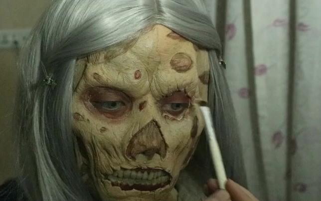 【特效化妆】行尸走肉★丧尸发泡假皮上妆过程★丧者本丧了_哔哩哔哩