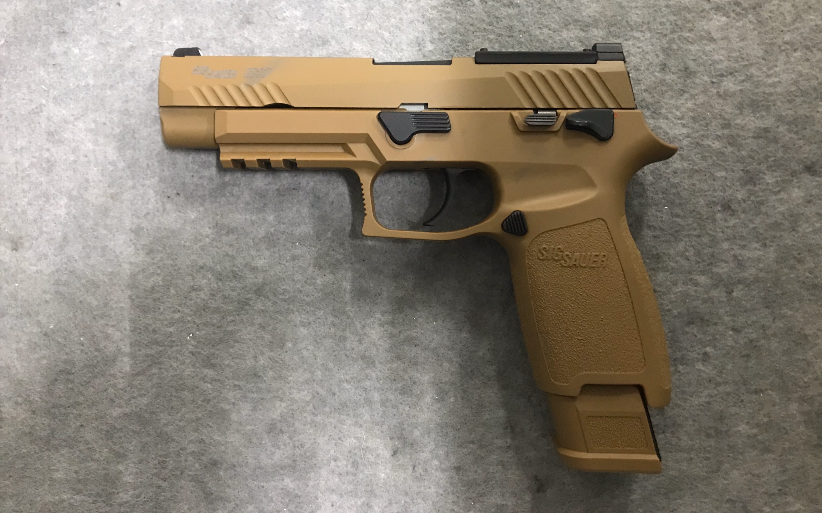 【sig air m17】p320 m17 airsoft射击测试_哔哩哔哩_bilibili