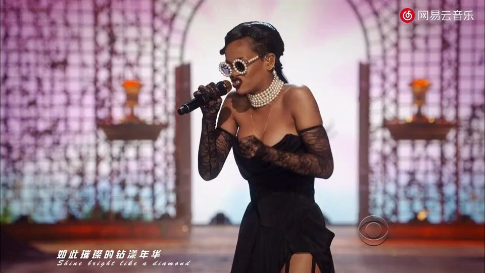 [图]Rihanna《diamonds》 也就看了200遍