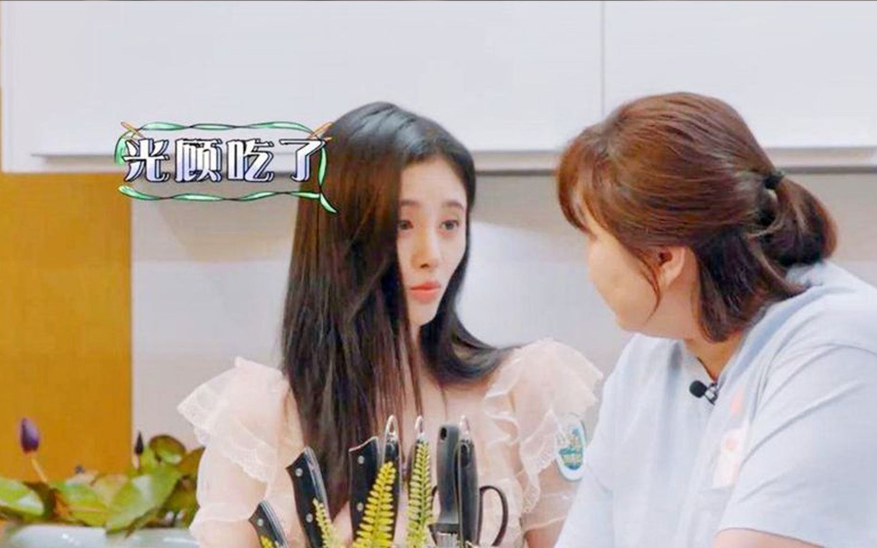 娱乐圈里的反矫情达人鞠婧祎有多作连贾玲都直接叫她心机女孩