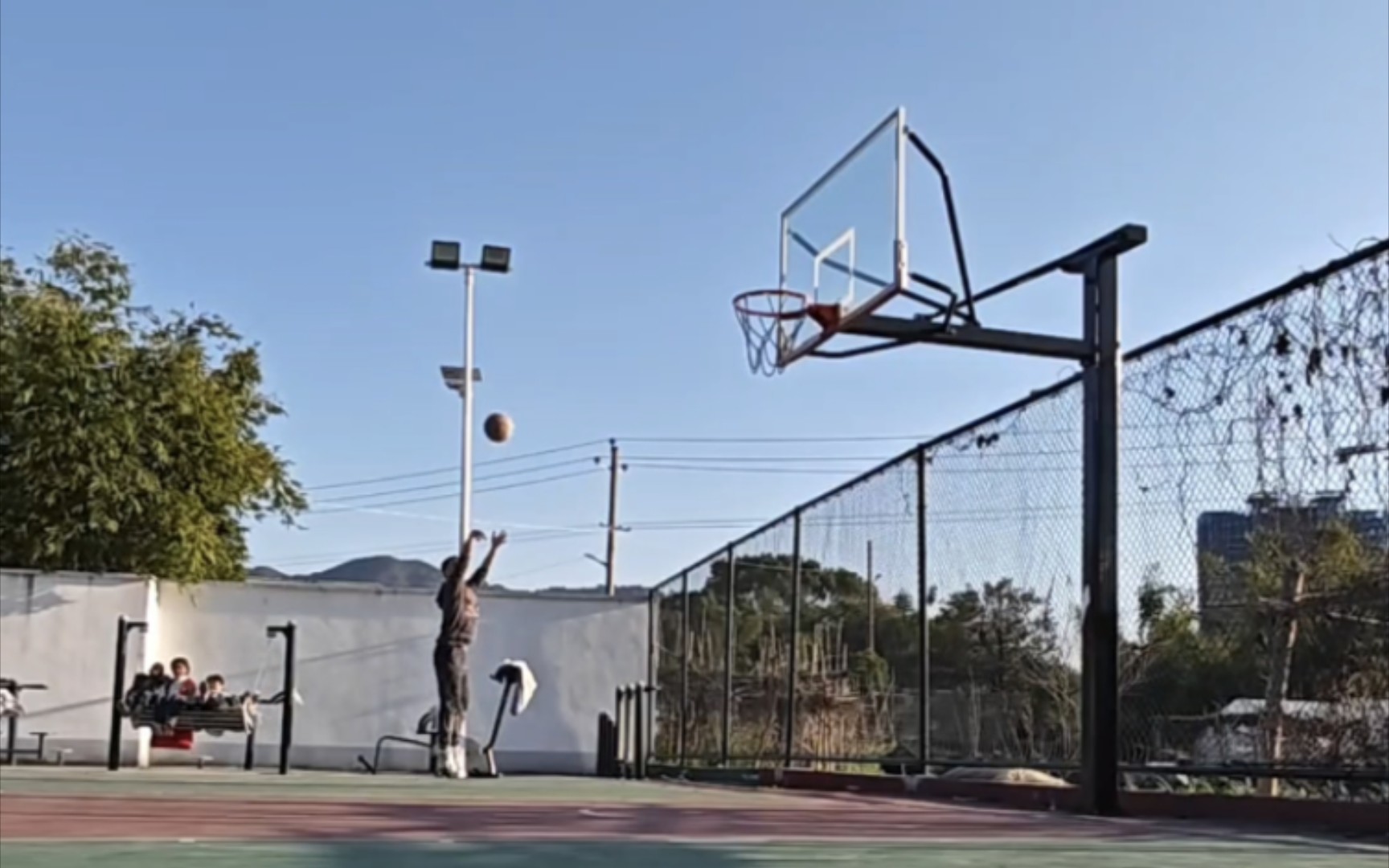 两段式投篮日常,在每一个春暑天之间.