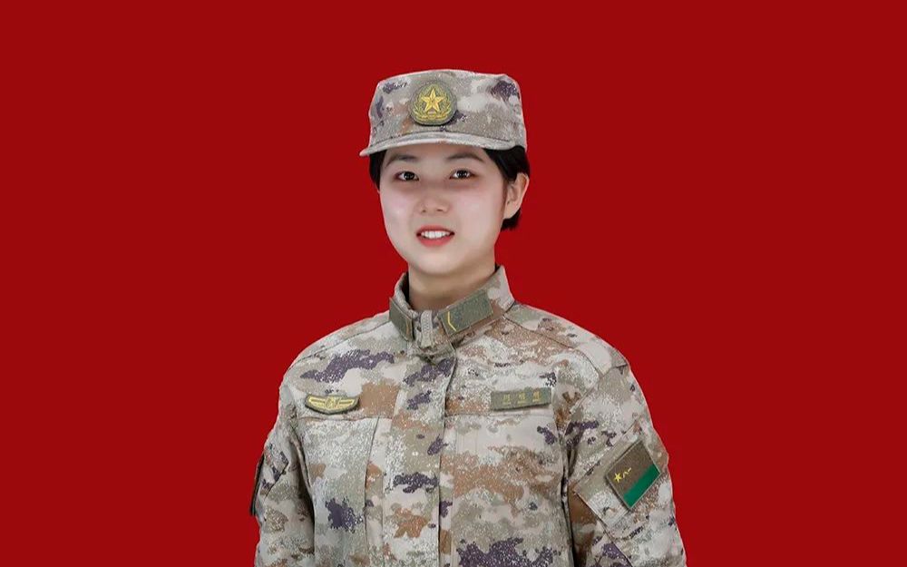 女兵21式作訓服新軍銜亮相!