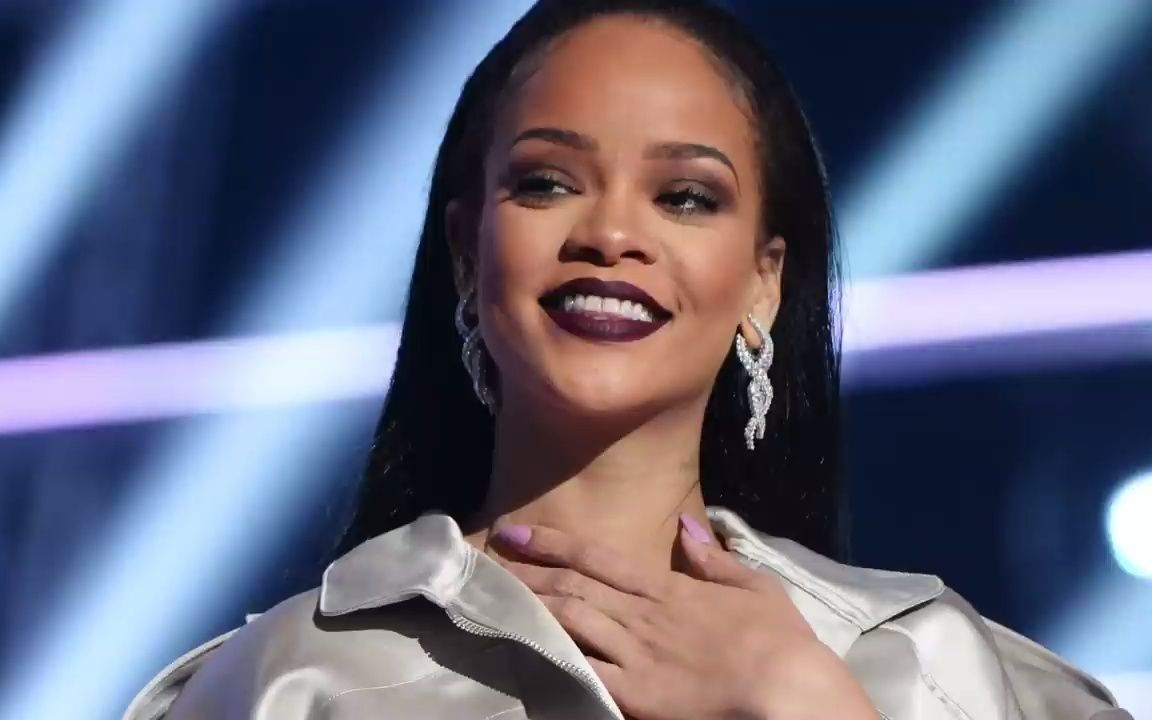 【碧昂斯】碧昂丝因未能跻身前 10 名歌手而遭到强烈反对,蕾哈娜回击