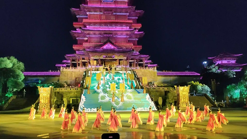 滕王阁夜景演出 现场氛围感拉满