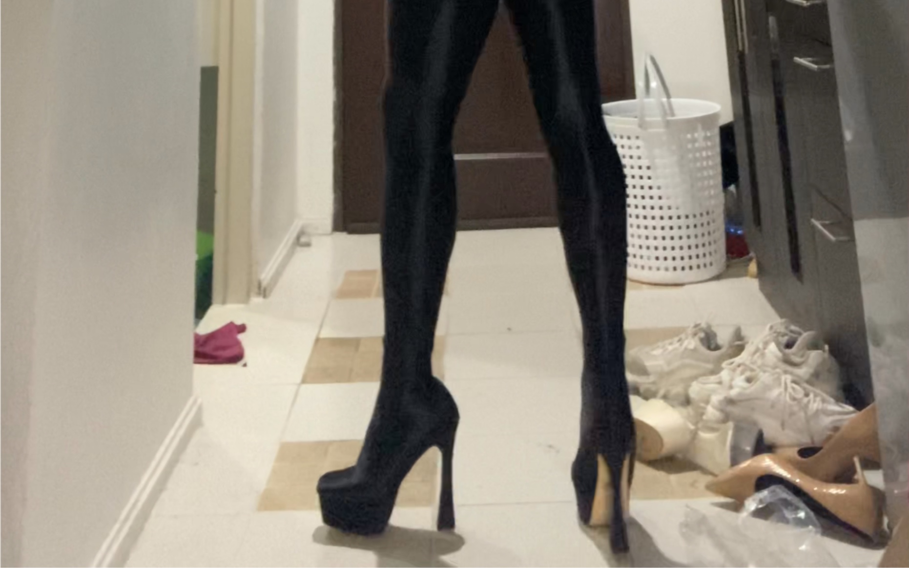 连裤靴的加成,腿长过于震撼