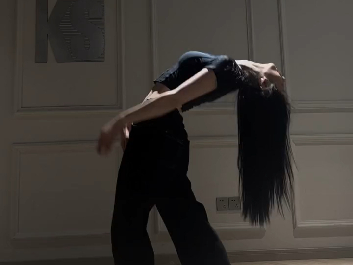 周洁琼跳舞《body》(240328)