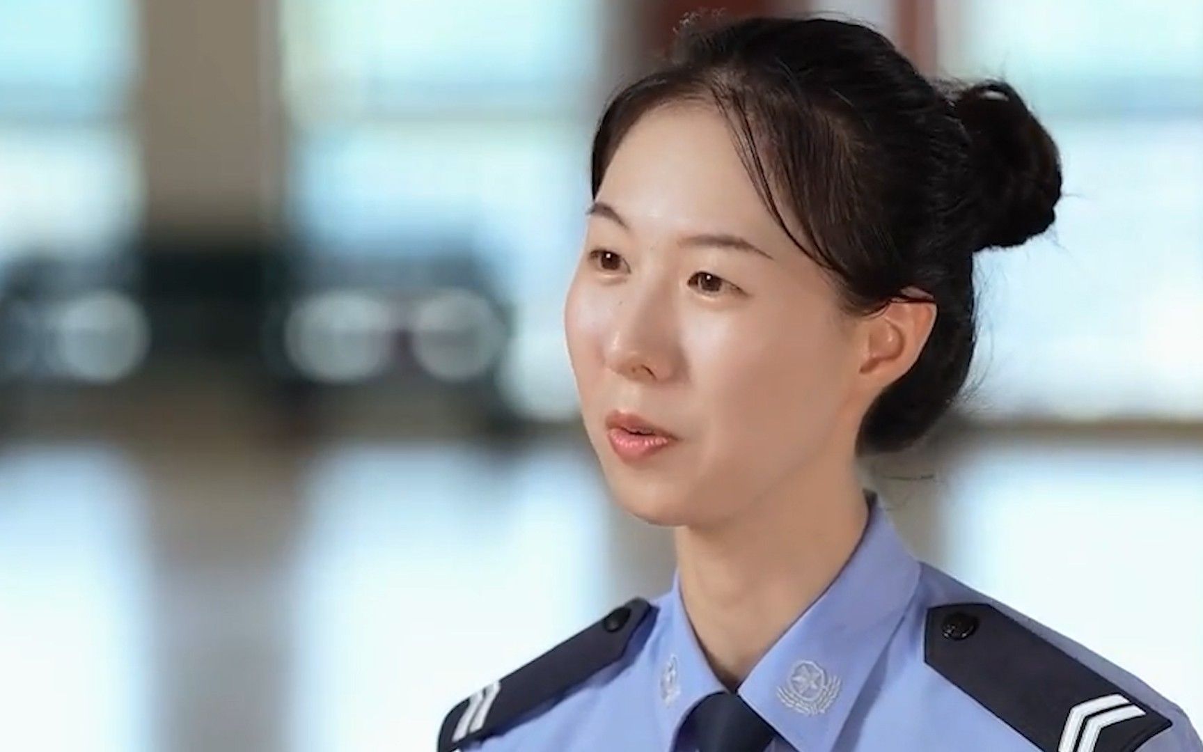 挡刀女孩崔译文:大家曾为我的勇敢骄傲,以后想成为警队的骄傲