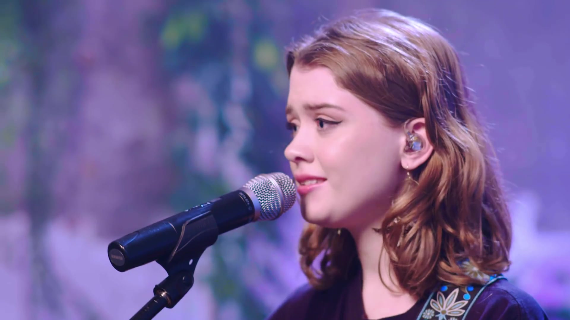 maisie peters covers lauv & troye sivans hit - im so tired