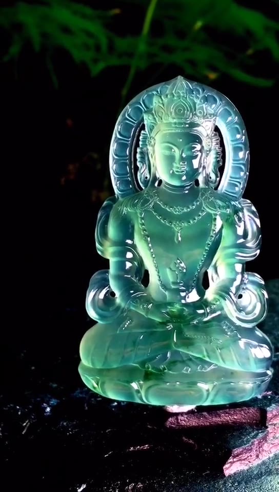 绿度母 绿翡翠看了之后忘记估价