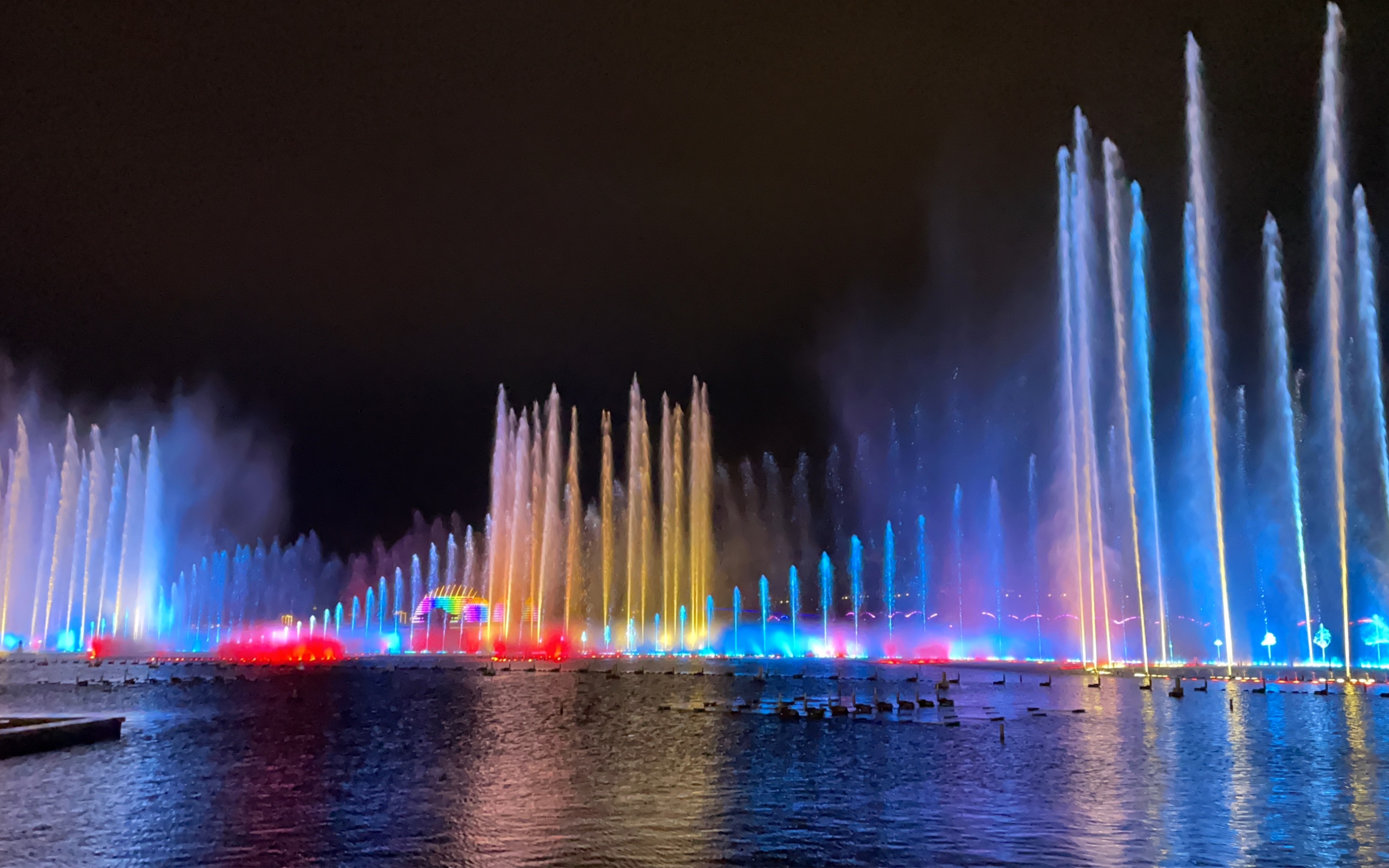 泰山西湖景区喷泉介绍图片