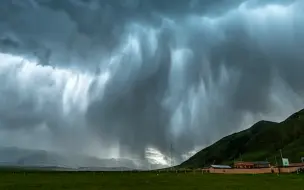 Descargar video: 这大概就是天气预报说的“局部地区强降雨”吧！！