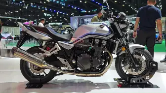 Video herunterladen: 2024款 全新本田 CB-1300 展车细节大赏