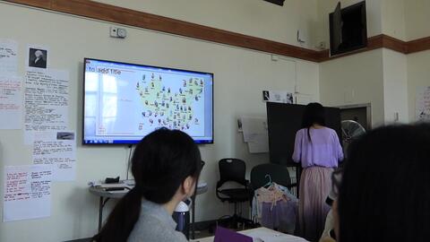 我在纽约给外国人介绍汉服和发簪 全程英文但信我你都能听懂 哔哩哔哩 Bilibili