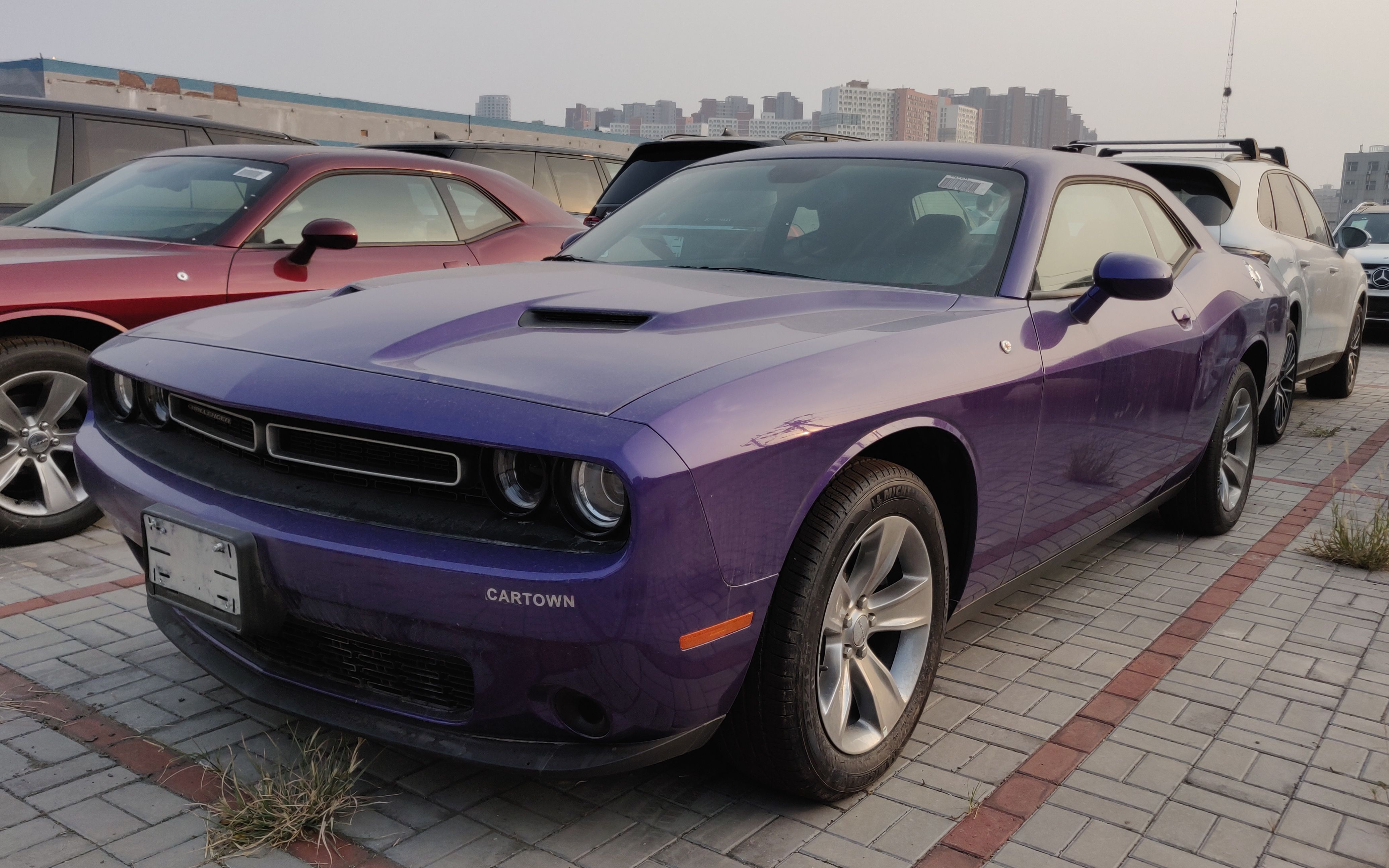 科迈罗野马都要喊哥哥,车长国五米的道奇挑战者 | 平行进口车手册36期