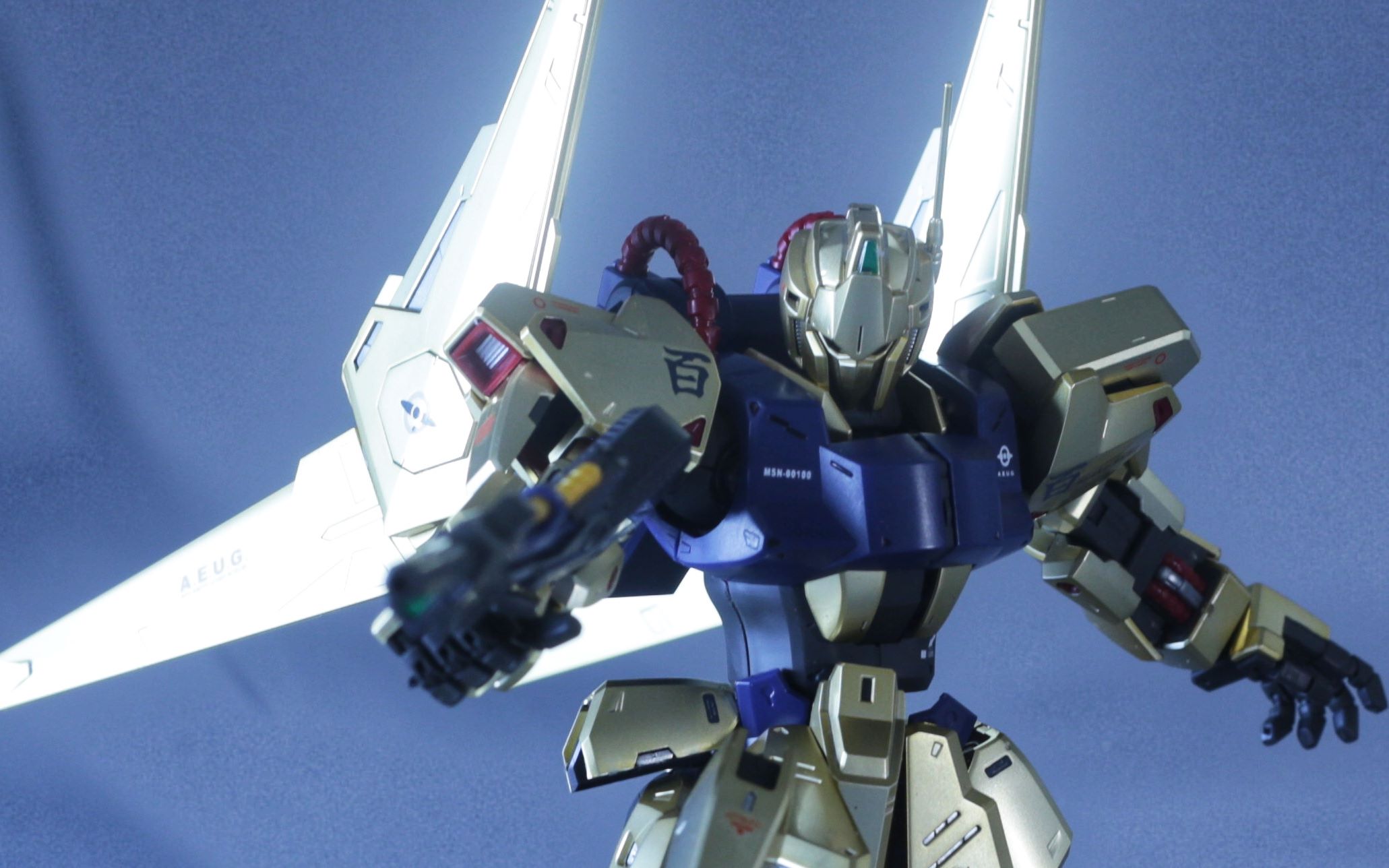 真的像照片中一样闪金灿灿油乎乎的mg百式20把玩分享