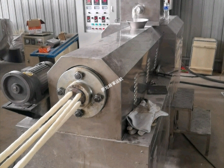 休闲零食沙拉薯管加工膨化机试机 香脆空心薯条生产机器设备