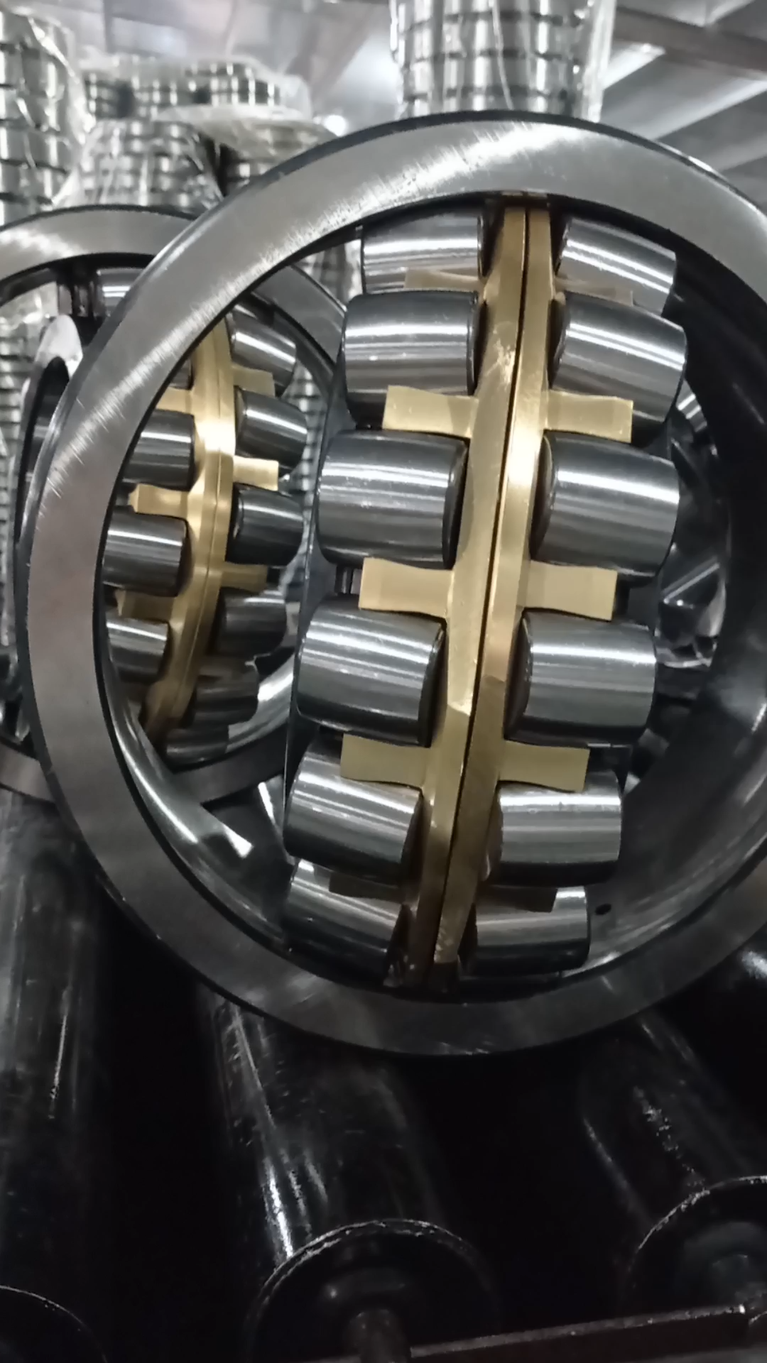 带大家看看振动筛专用轴承是什么样子 龙腾三类调心滚子轴承厂刘兴邦