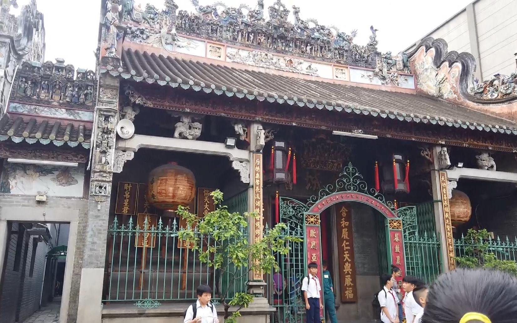 胡志明市华人区的天后宫,里面的石刻木雕简直就是艺术精品_哔哩哔哩