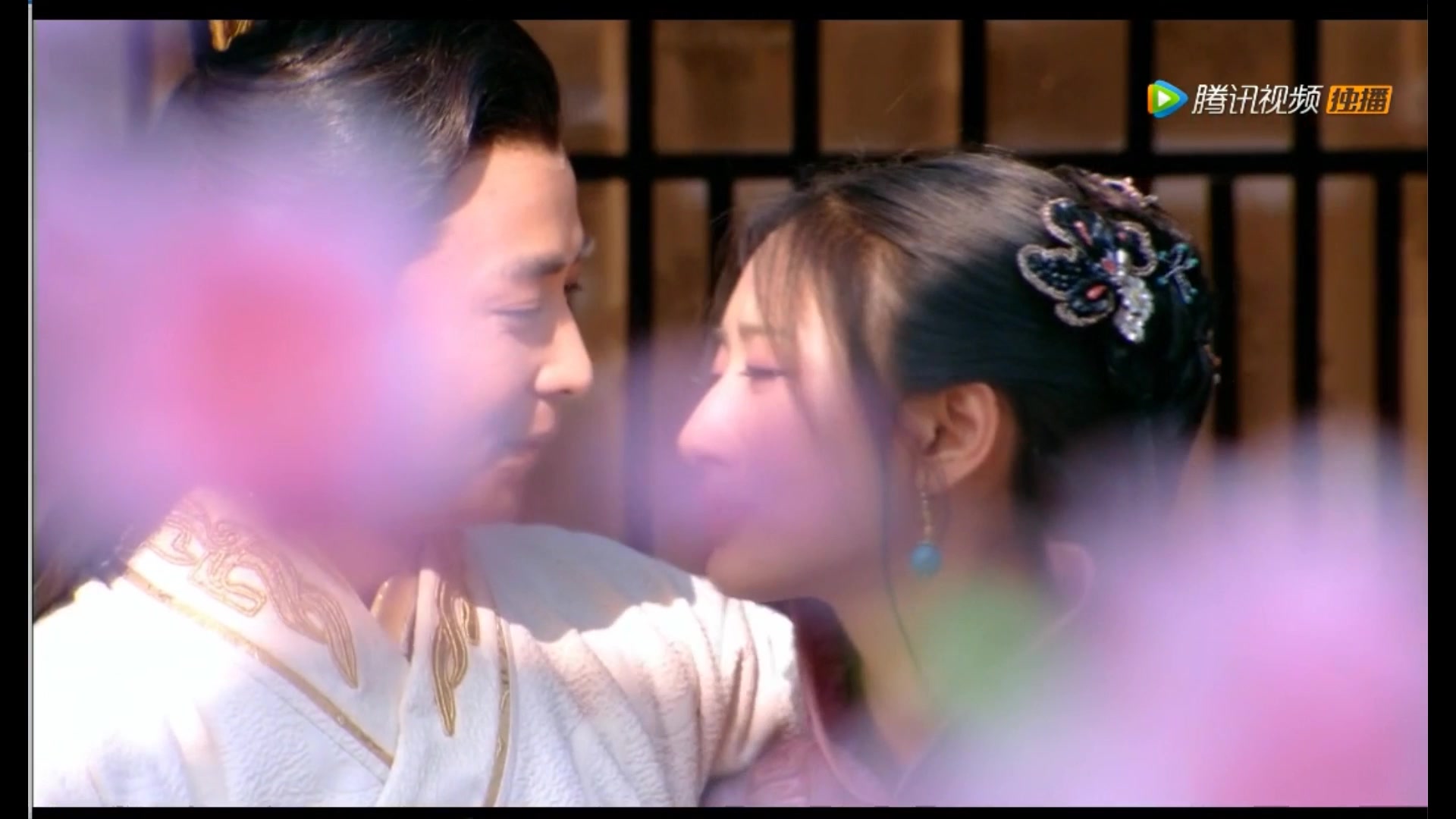 华胥引十三月郭珍霓x保剑锋莺歌和大王的虐恋