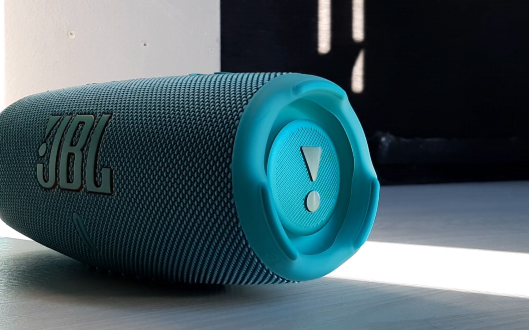 jbl 冲击波五代无线蓝牙便携音响扬声器低频曲测试效果