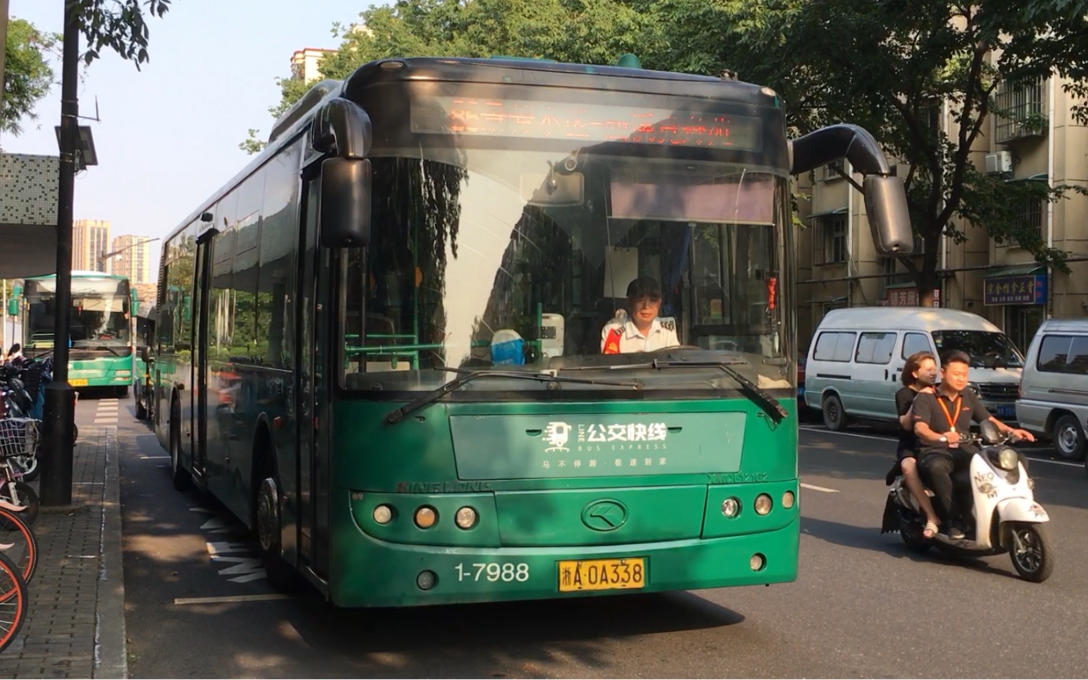 杭州公交 xmq6121g2 86路 1-7988 起步