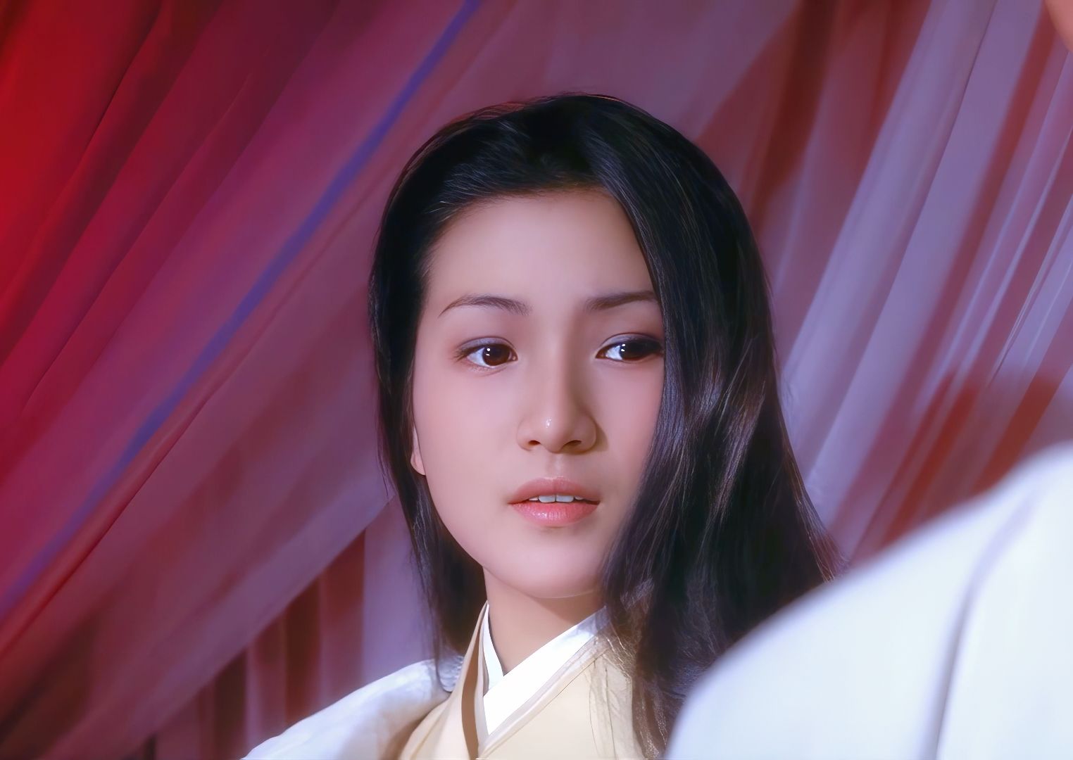 金燕子:女侠郑佩佩的纯真年代