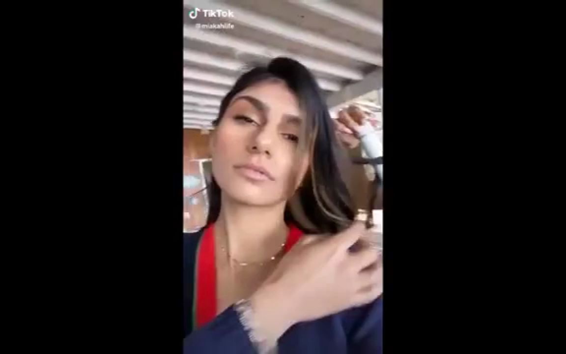 巴基斯坦籍女星Mia khalifa剪辑Tik Tok合集,据说在海外她的人气很高哔哩哔哩bilibili