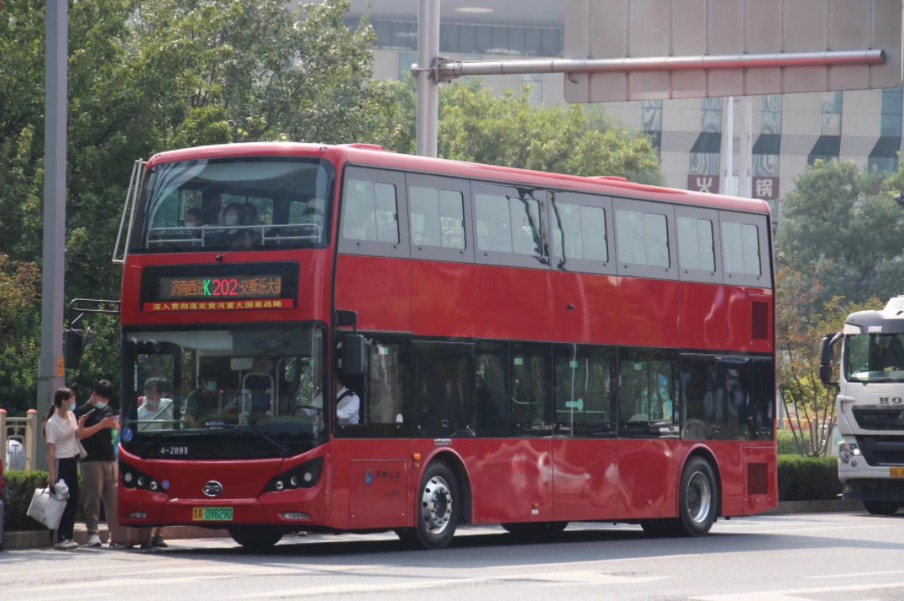 连接济南西站齐鲁软件园走大段经十路的主要干线【济南公交pov】202