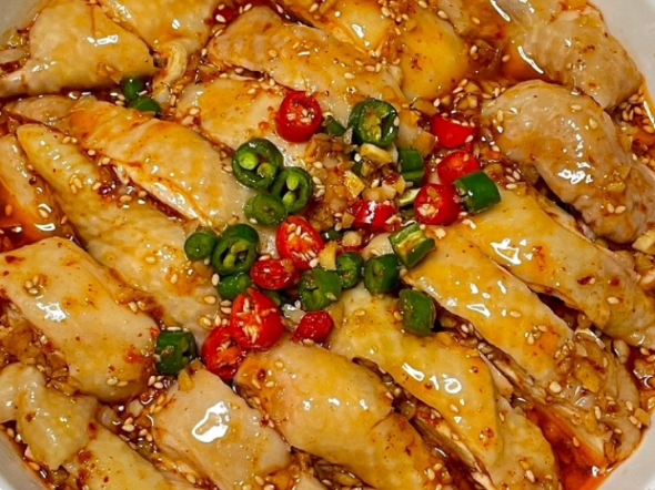 美味升级版!蒜蓉辣酱烧鸡翅?