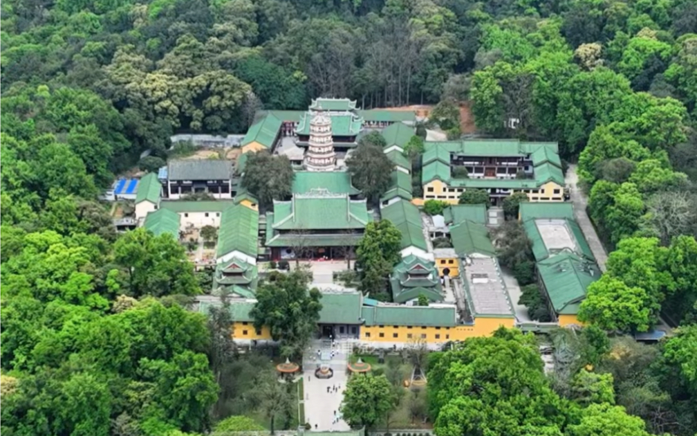 中国历史最悠久南华寺,号称东岳第一宝刹,距今已有1500年的历史,禅宗六祖惠在此弘扬佛法37年.哔哩哔哩bilibili