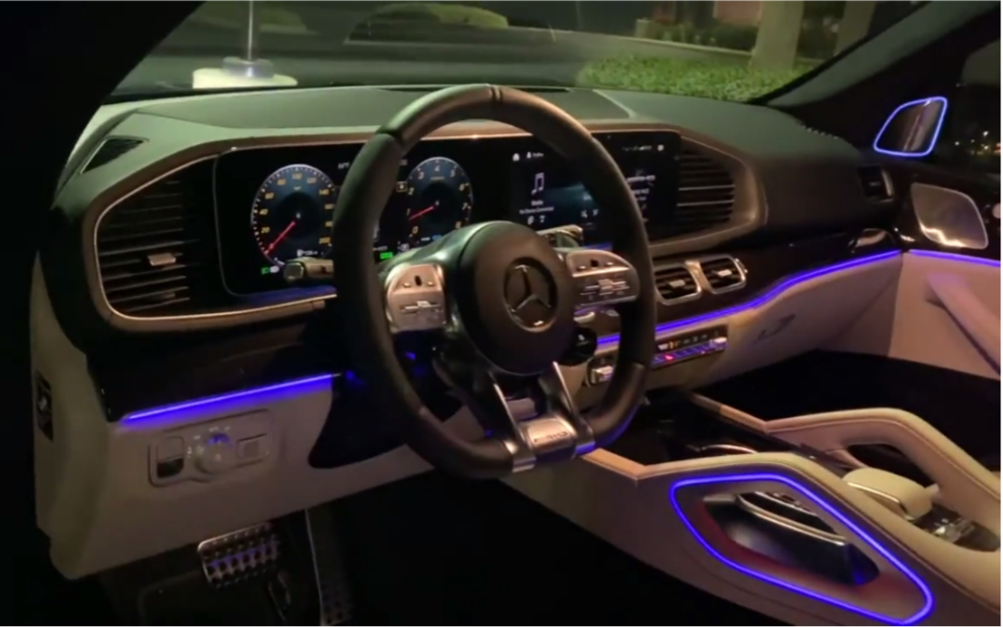 奔驰 gle 63 s amg                      夜间驾驶       内饰氛围