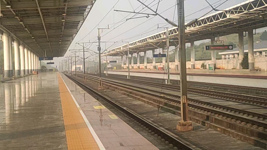 g1405次(上饶站-广州南站)本务南昌局南昌段crh380a-2683高速通过耒阳