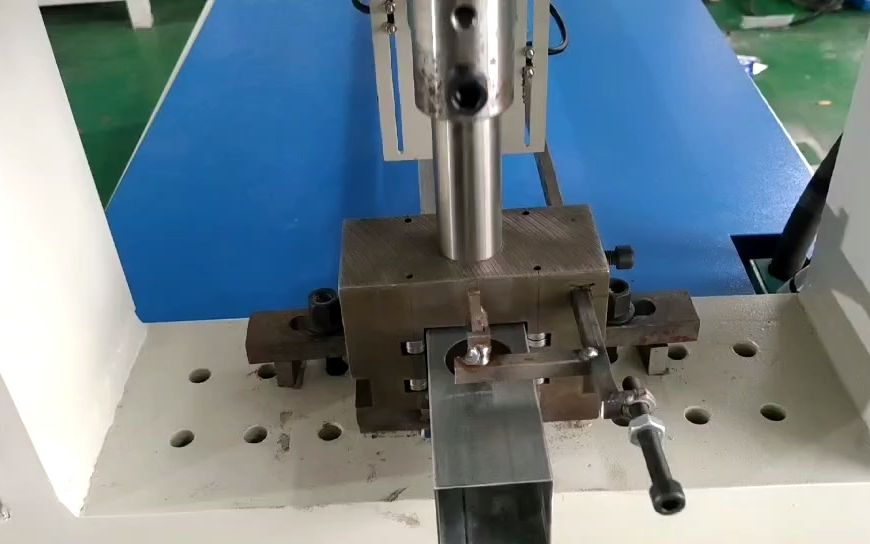 不锈钢方管液压冲孔机 防盗网冲孔机 护栏冲孔机