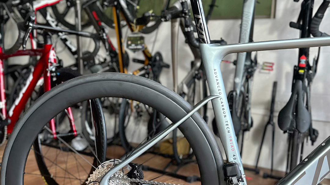 又出一台isaac meson 艾萨克碳纤维公路车禧玛诺105 r7170电子变速