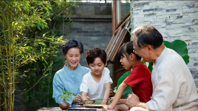 遊桓松:賈平凹說:有的女人離婚前,覺得自己是紅酒,有好男人品.