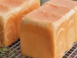 Скачать видео: 大水量鲜奶牧场吐司🍞复刻经典‼️一次成功💯