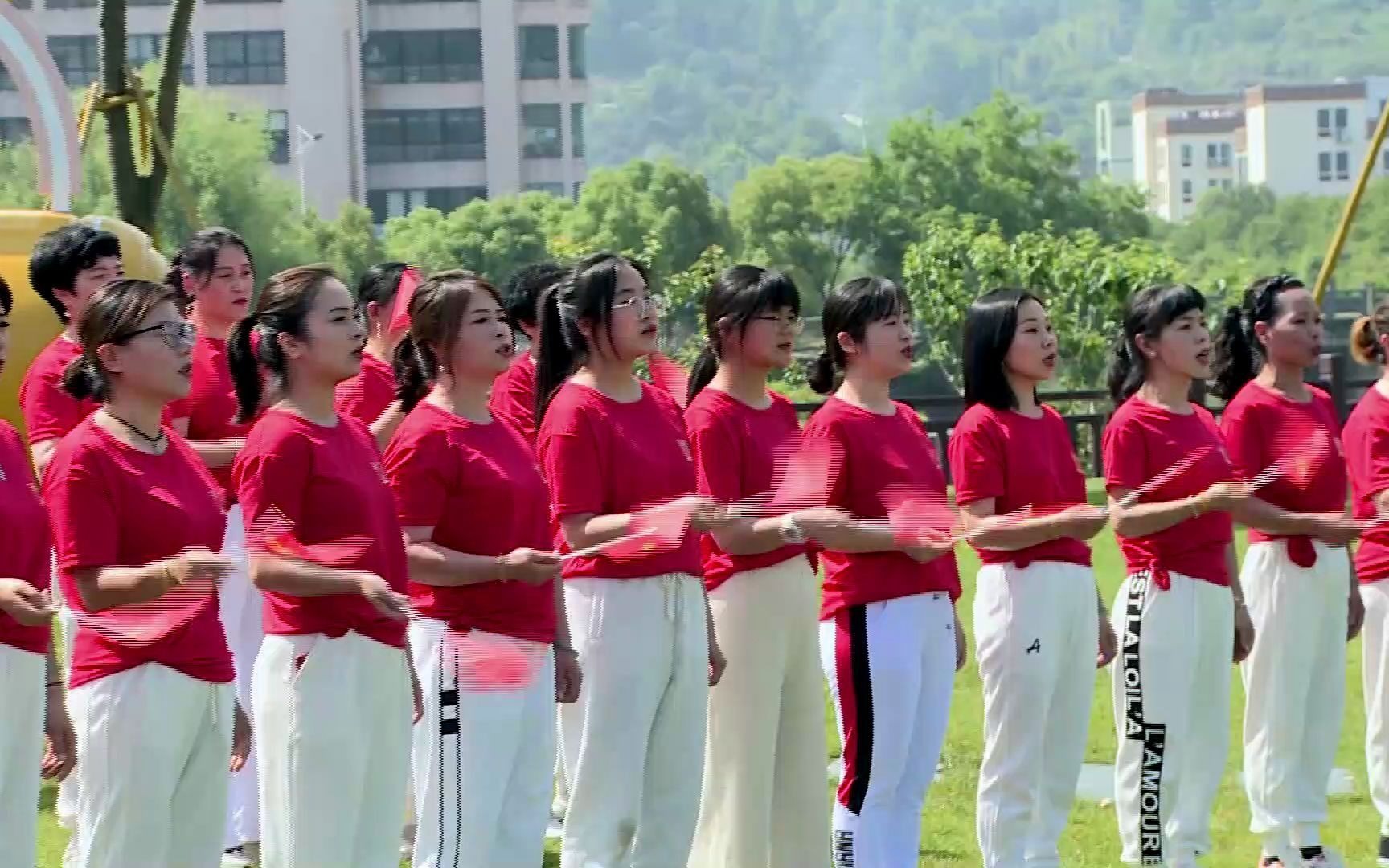 “迎建党百年 享美好生活”浙江省群众(乡村)合唱大赛《让世界听到中国幸福乡村的声音》表演单位:温州鹿城合唱团哔哩哔哩bilibili