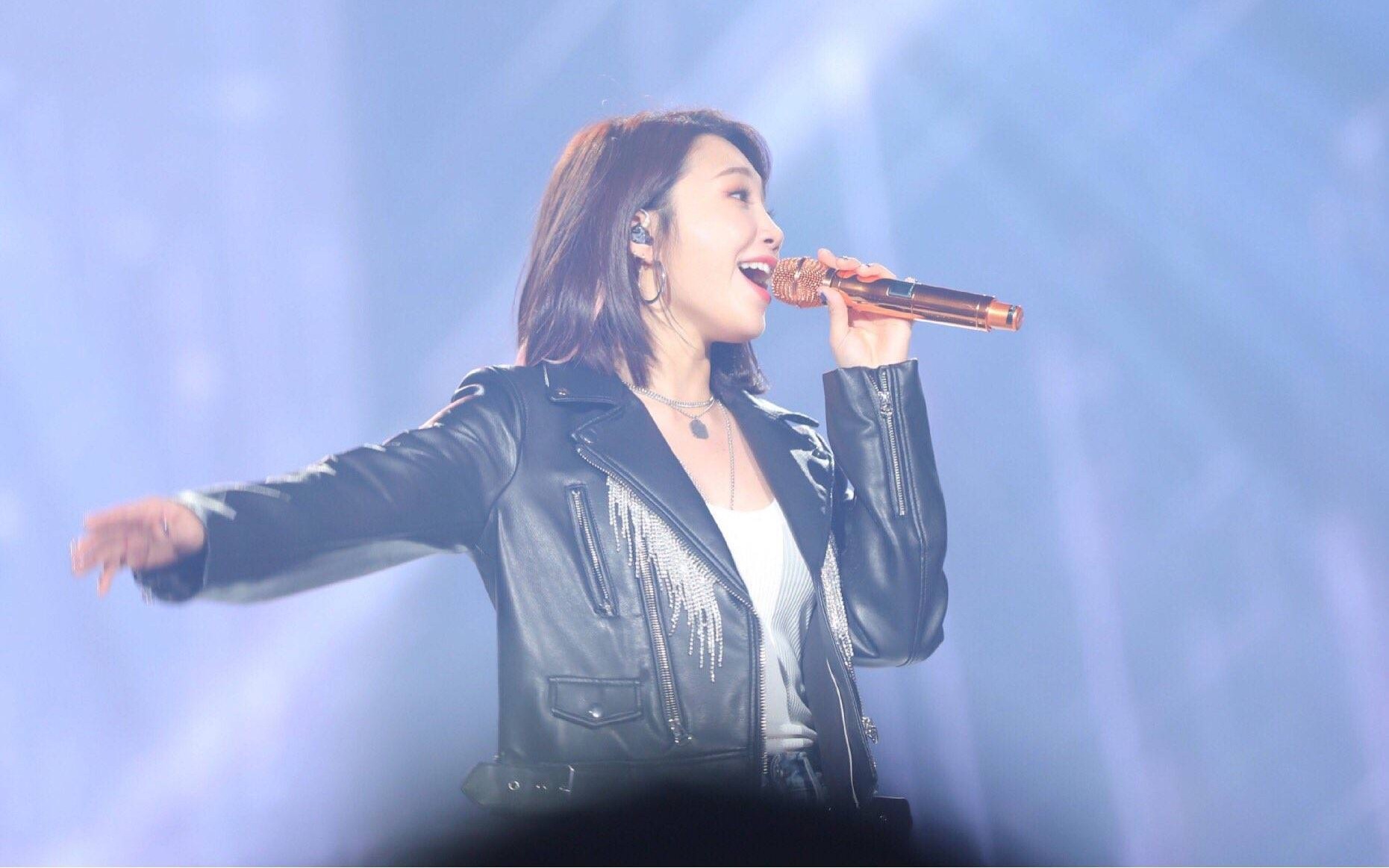 【郑恩地】郑大佬solo舞台连飙两首歌的高音 简直是小菜一碟