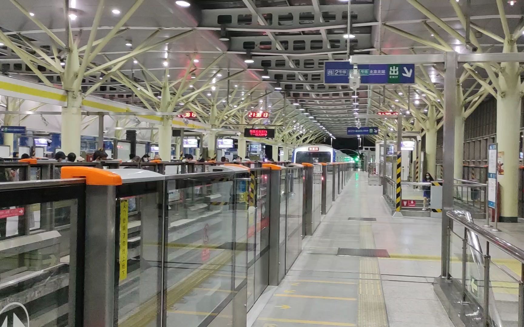 北京地铁13号线 西直门站 下行股道列车出站