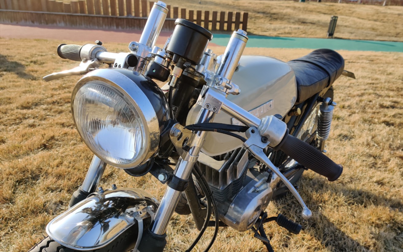 cafe racer ax100复古改装