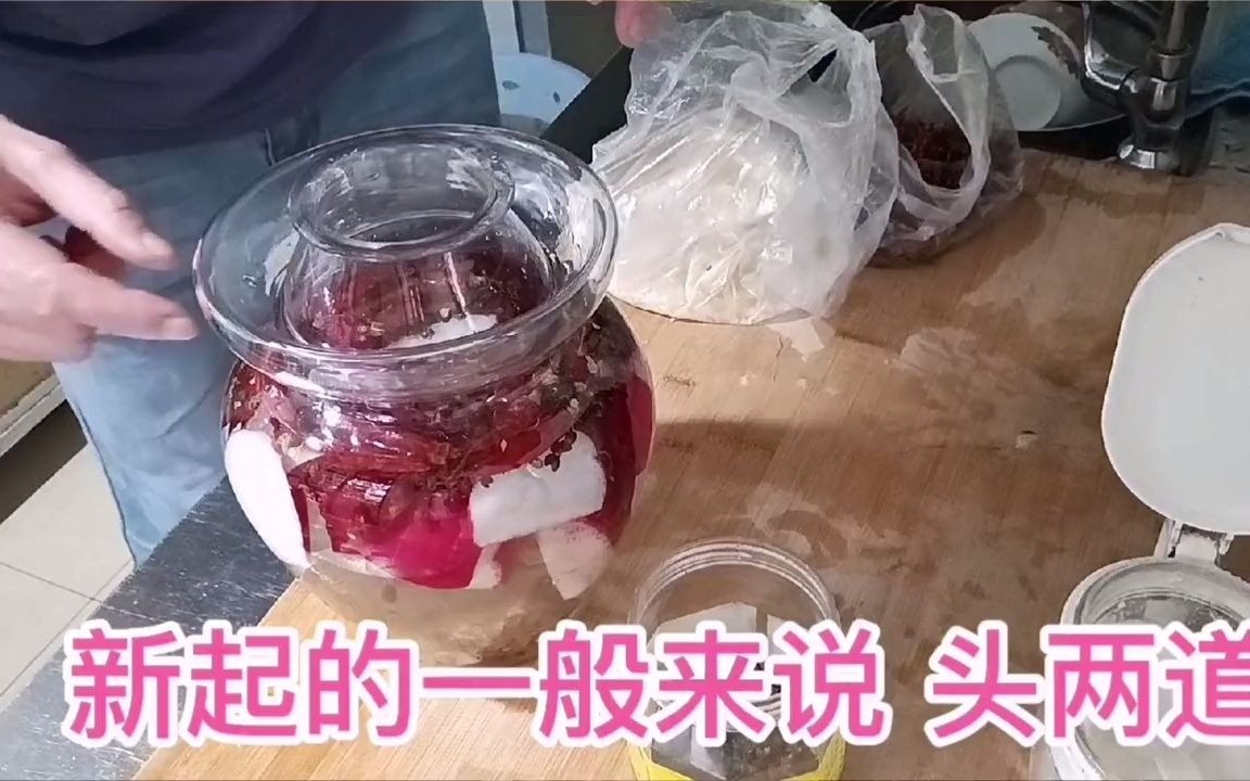 【泡菜】泡菜 酸萝卜 泡姜 泡椒 泡儿菜 泡羊角菜 泡蒜苔 泡莴笋 泡洋葱 各种你想吃的时令蔬菜 只要你有了这个泡菜坛子哔哩哔哩bilibili