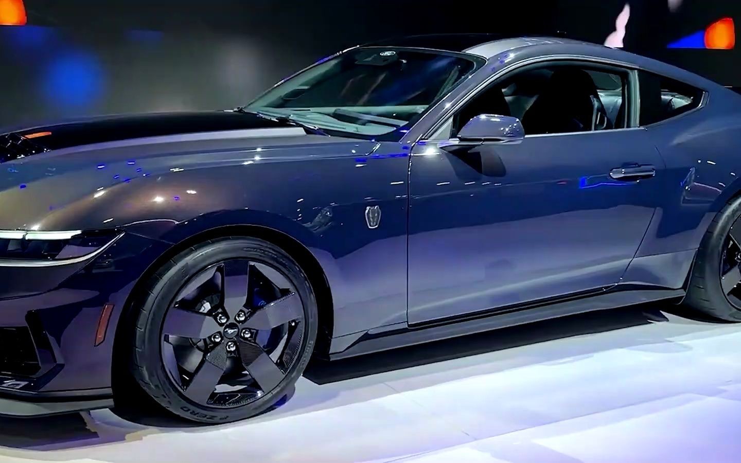 新款福特野马黑马v12!