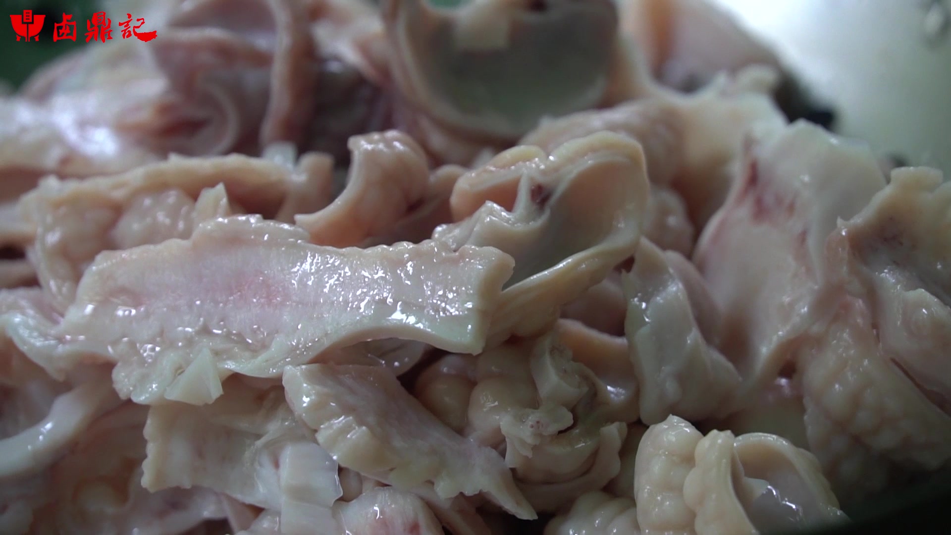 【卤鼎记美食 青椒爆脆肠】猪身上尽是宝 这个乳肠少不了 加点青椒