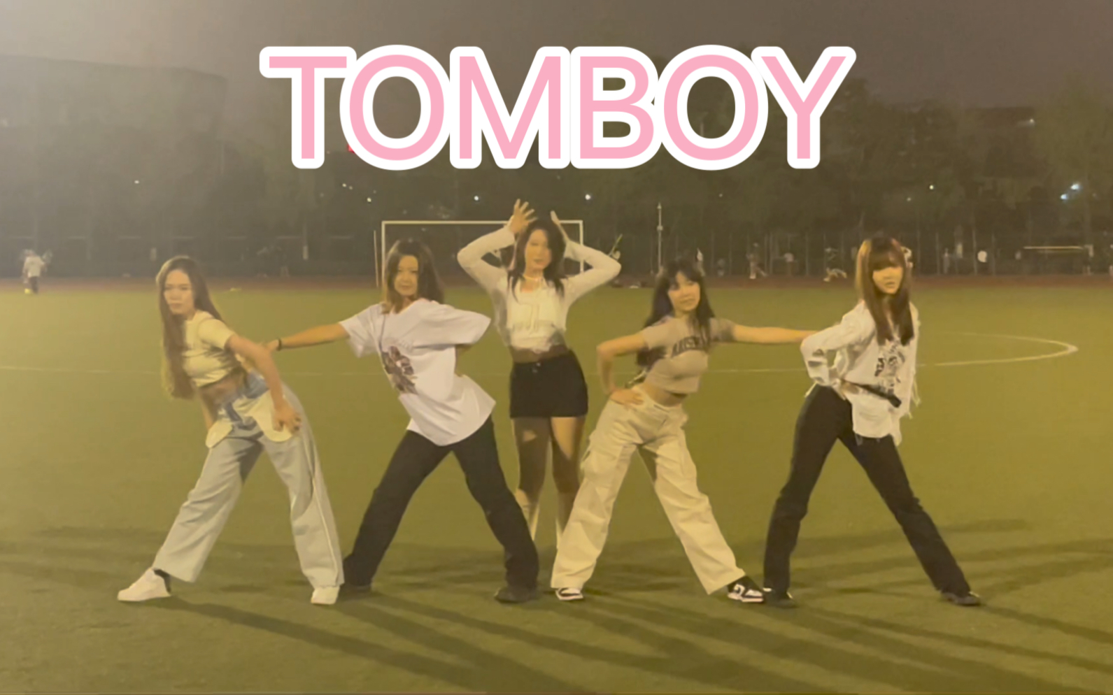 [图]西南民族大学｜艺术团Tomboy翻跳操场路演